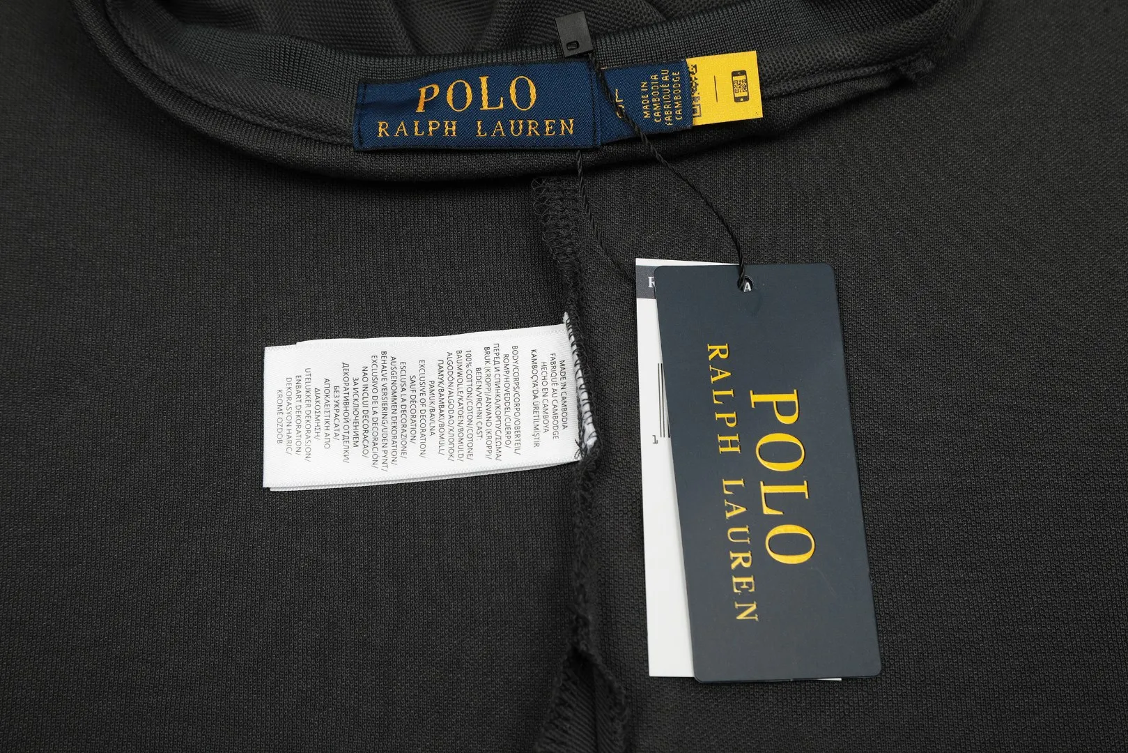 🅿️152 "Top quality" Style number: DS001# (not off the shelves all year round) [Ralph Lauren classic pony embroidered lapel POLO short sleeves] ✅Ralph Lauren Ralph Lauren classic basic versatile POLO short sleeves ✅Main supply platform live broadcast Wholesale entities will be replenished when out of stock Not removed from the shelves ✅ZP quality 1:1 version Scan the code to enter the GF website Z cabinet quality ✅Detailed quality The only one in Guangzhou Imported pique fabrics Mainly high-end, cost-effective and good quality. Needless to say, the version is restored to the original version. The maximum size can be worn up to 210 pounds. Loose, comfortable and stress-free. ✅Wear for work and life. Suitable for various occasions. A must-have recommendation for couples. Size: